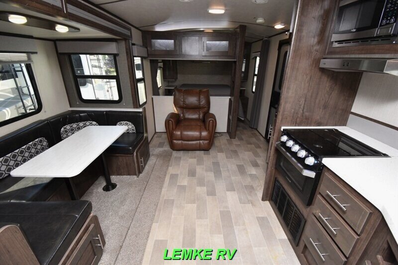 2020 Cruiser RV Radiance Ultra Lite 26KB   - Photo 5 - Rocklin, CA 95677