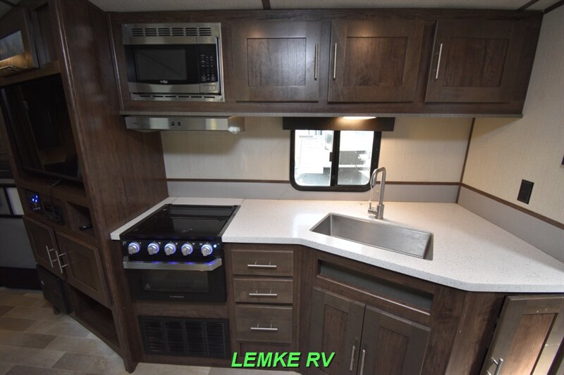 2020 Cruiser RV Radiance Ultra-Lite 26KB   - Photo 15 - Rocklin, CA 95677