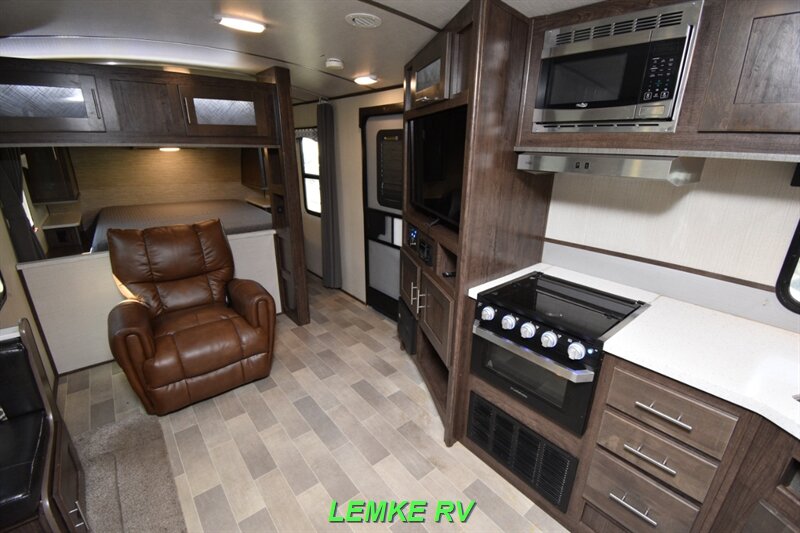 2020 Cruiser RV Radiance Ultra-Lite 26KB   - Photo 21 - Rocklin, CA 95677