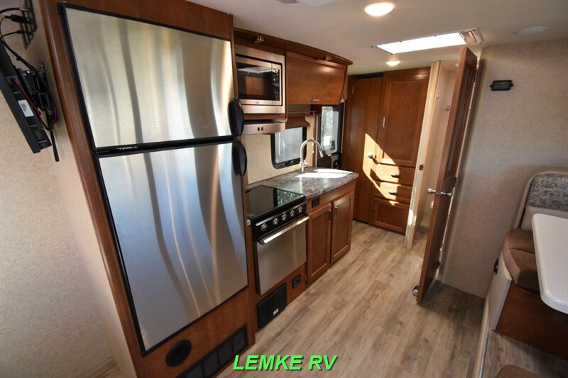 2021 Lance 1995   - Photo 15 - Rocklin, CA 95677