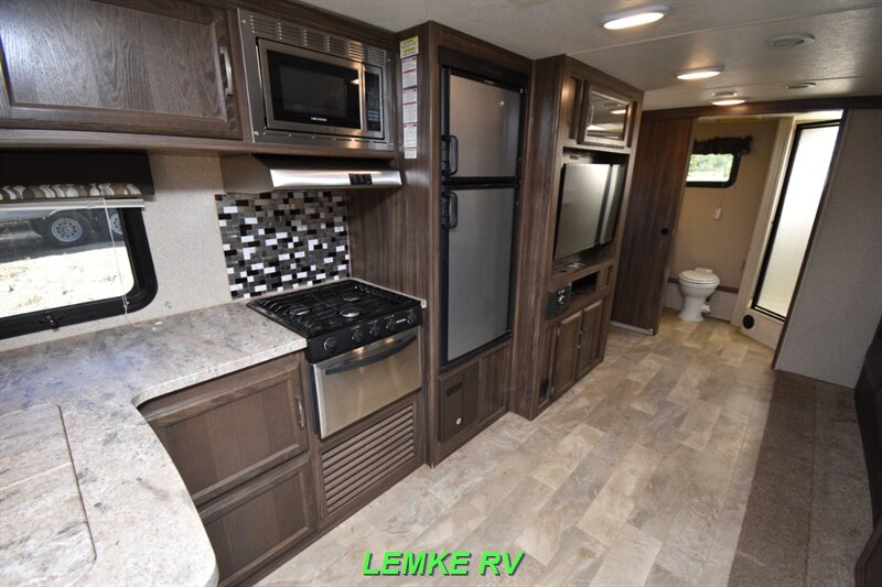 2018 Coachmen Apex Ultra-Lite 265RBSS   - Photo 13 - Rocklin, CA 95677