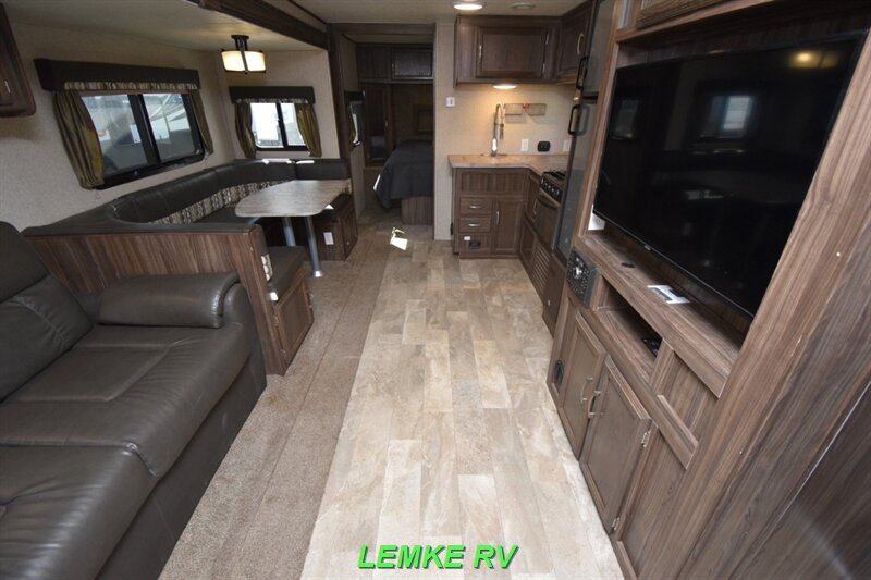 2018 Coachmen Apex Ultra-Lite 265RBSS   - Photo 5 - Rocklin, CA 95677