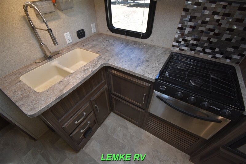 2018 Coachmen Apex Ultra-Lite 265RBSS   - Photo 23 - Rocklin, CA 95677