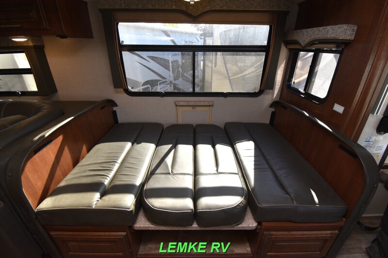 2018 Forest River Georgetown 5 Series GT5 31LS   - Photo 26 - Rocklin, CA 95677