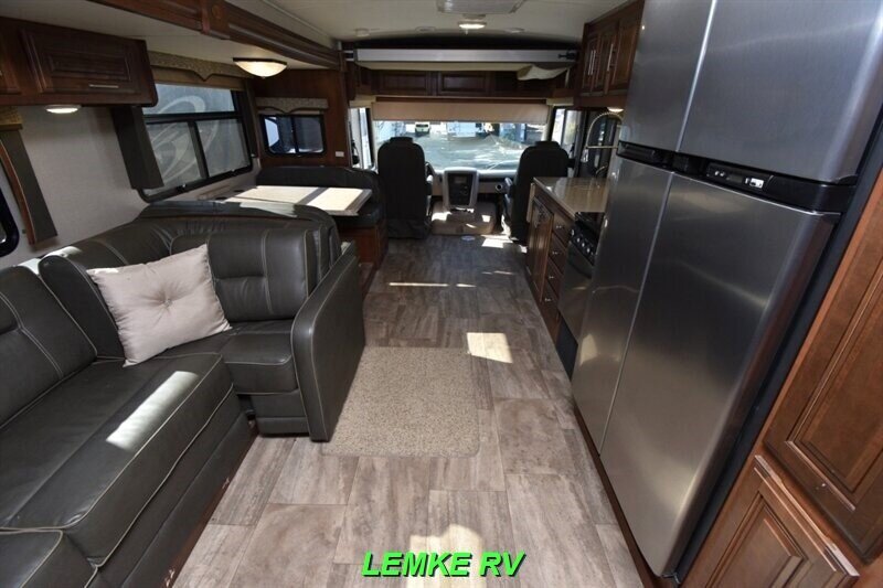 2018 Forest River Georgetown 5 Series GT5 31LS   - Photo 5 - Rocklin, CA 95677