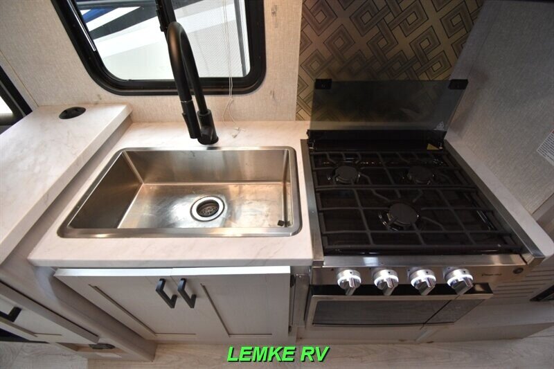 2024 Coachmen Freelander 22XG   - Photo 25 - Rocklin, CA 95677