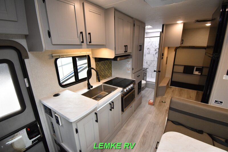 2024 Coachmen Freelander 22XG   - Photo 12 - Rocklin, CA 95677