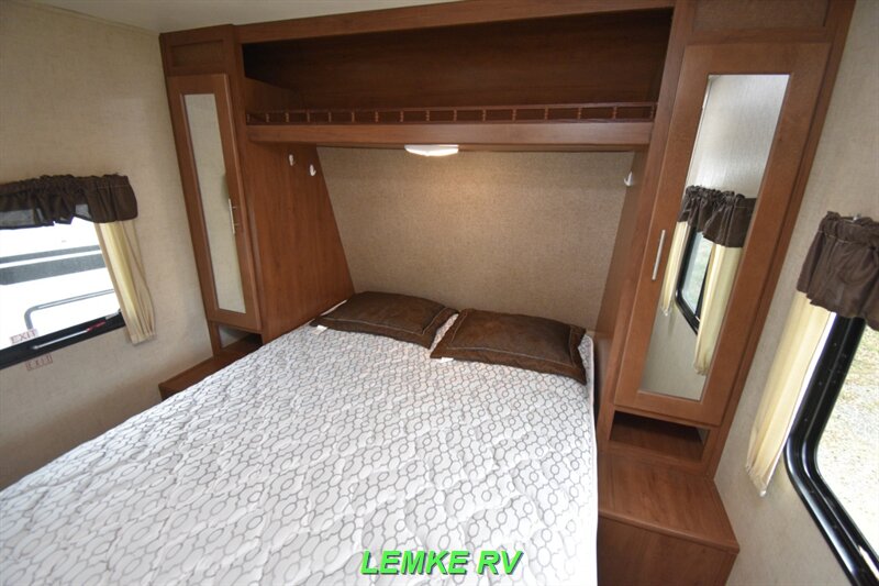 2017 Forest River Wildcat Maxx 255RLX   - Photo 18 - Rocklin, CA 95677