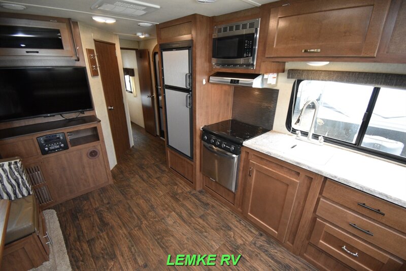 2017 Forest River Wildcat Maxx 255RLX   - Photo 12 - Rocklin, CA 95677