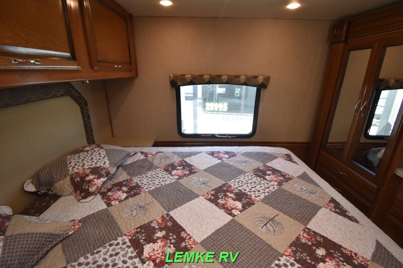 2017 Fleetwood Jamboree 30F   - Photo 23 - Rocklin, CA 95677