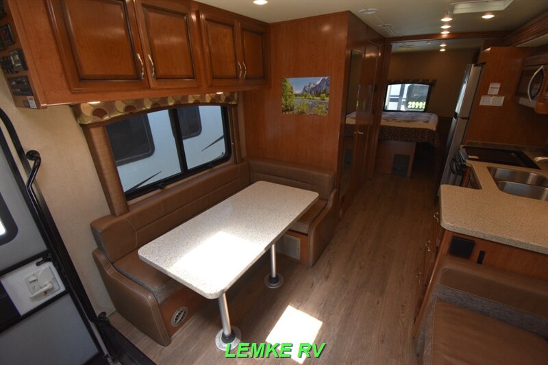 2017 Fleetwood Jamboree 30F   - Photo 13 - Rocklin, CA 95677