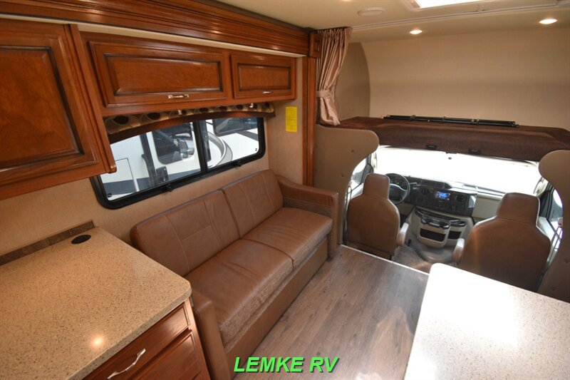2017 Fleetwood Jamboree 30F   - Photo 15 - Rocklin, CA 95677