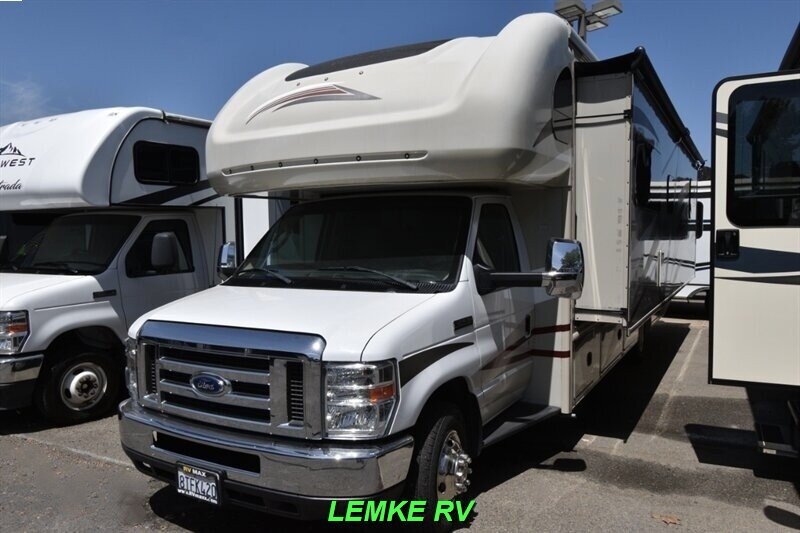 2017 Fleetwood Jamboree 30F   - Photo 6 - Rocklin, CA 95677