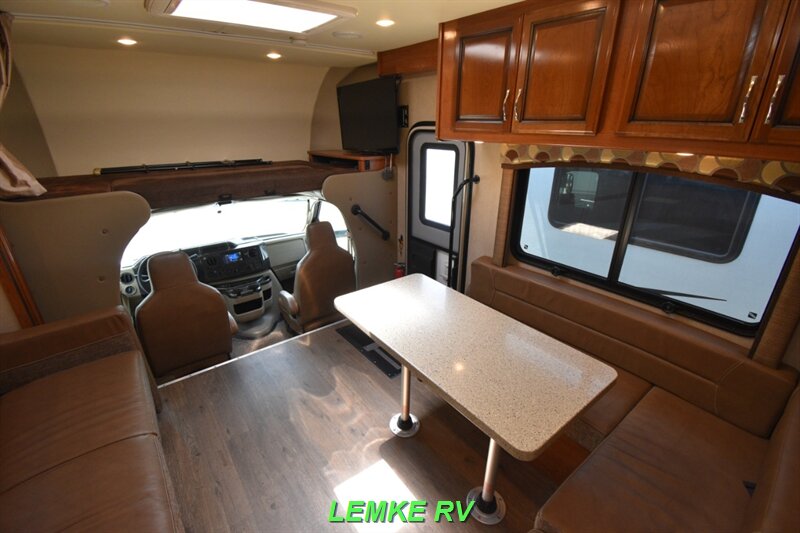 2017 Fleetwood Jamboree 30F   - Photo 14 - Rocklin, CA 95677
