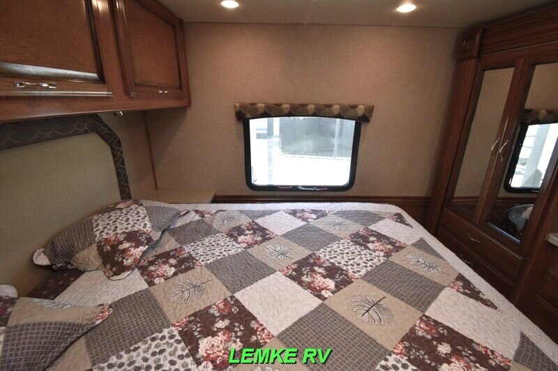2017 Fleetwood Jamboree 30F   - Photo 18 - Rocklin, CA 95677
