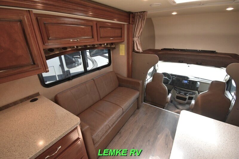 2017 Fleetwood Jamboree 30F   - Photo 26 - Rocklin, CA 95677