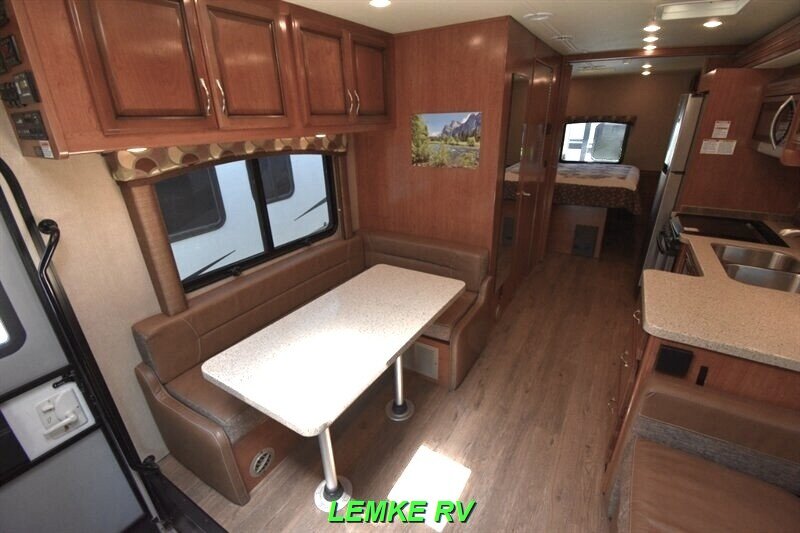 2017 Fleetwood Jamboree 30F   - Photo 13 - Rocklin, CA 95677