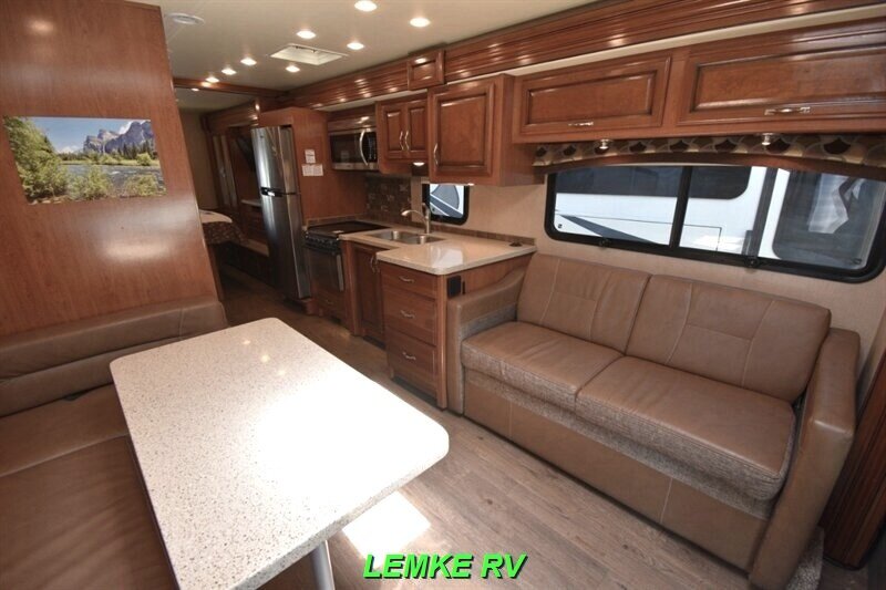 2017 Fleetwood Jamboree 30F   - Photo 11 - Rocklin, CA 95677