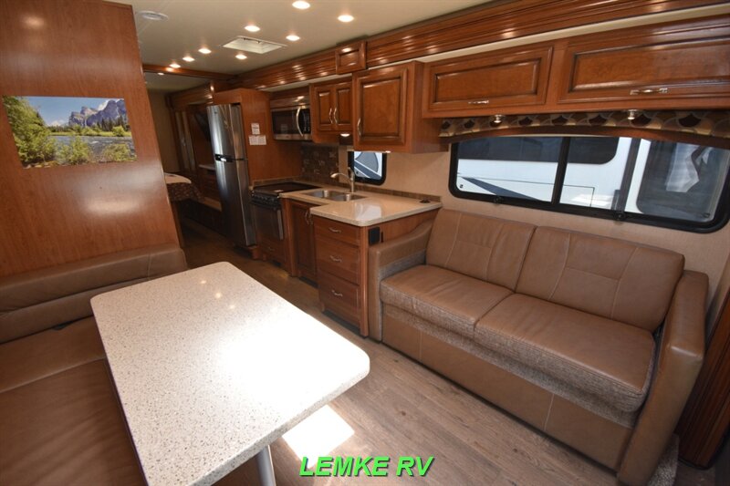2017 Fleetwood Jamboree 30F   - Photo 11 - Rocklin, CA 95677