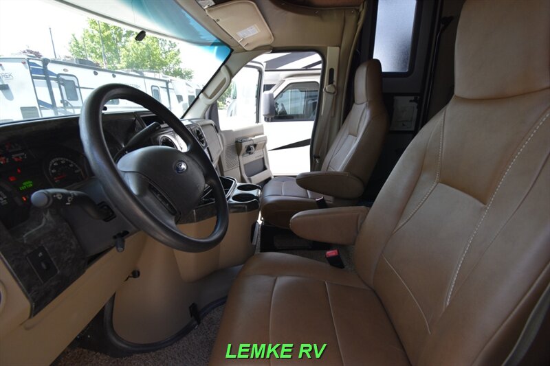 2017 Fleetwood Jamboree 30F   - Photo 8 - Rocklin, CA 95677
