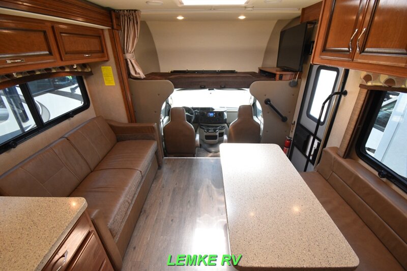 2017 Fleetwood Jamboree 30F   - Photo 5 - Rocklin, CA 95677