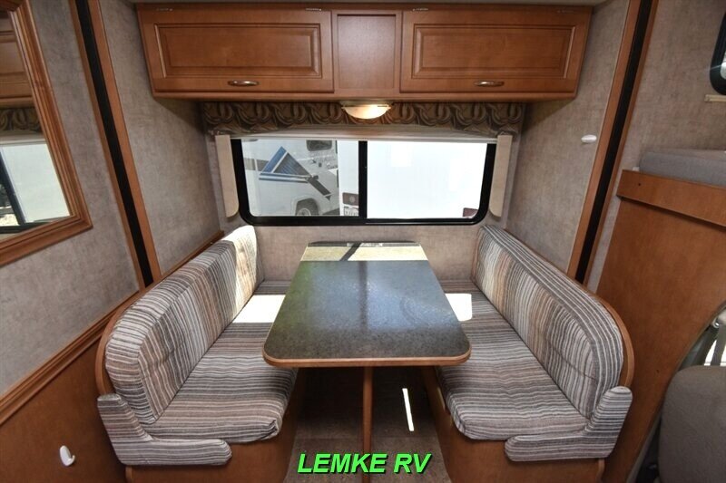 2014 Winnebago Minnie Winnie 27Q   - Photo 11 - Rocklin, CA 95677