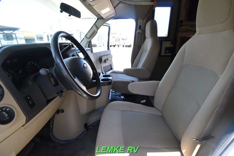 2014 Winnebago Minnie Winnie 27Q   - Photo 10 - Rocklin, CA 95677