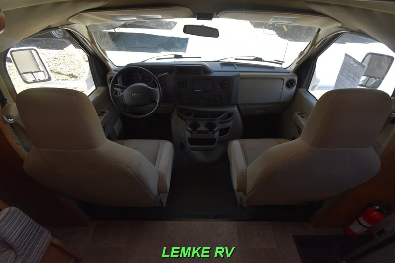 2014 Winnebago Minnie Winnie 27Q   - Photo 25 - Rocklin, CA 95677