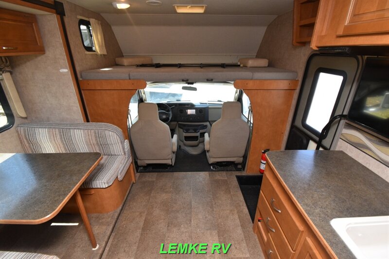 2014 Winnebago Minnie Winnie 27Q   - Photo 5 - Rocklin, CA 95677