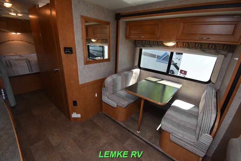 2014 Winnebago Minnie Winnie 27Q   - Photo 11 - Rocklin, CA 95677
