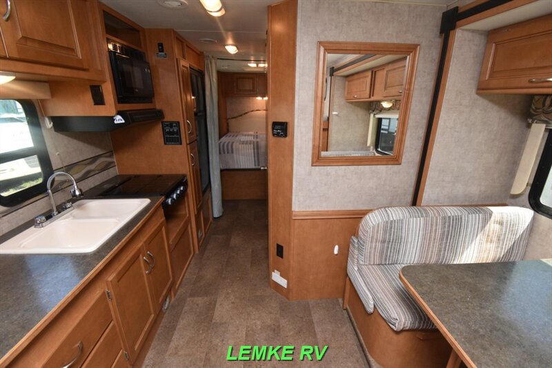 2014 Winnebago Minnie Winnie 27Q   - Photo 2 - Rocklin, CA 95677