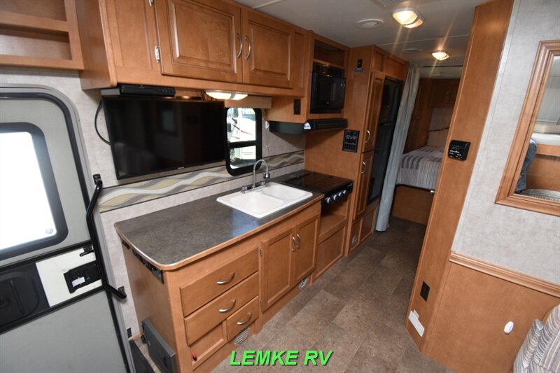 2014 Winnebago Minnie Winnie 27Q   - Photo 14 - Rocklin, CA 95677