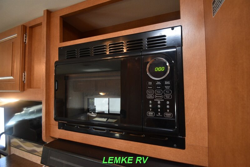 2014 Winnebago Minnie Winnie 27Q   - Photo 16 - Rocklin, CA 95677