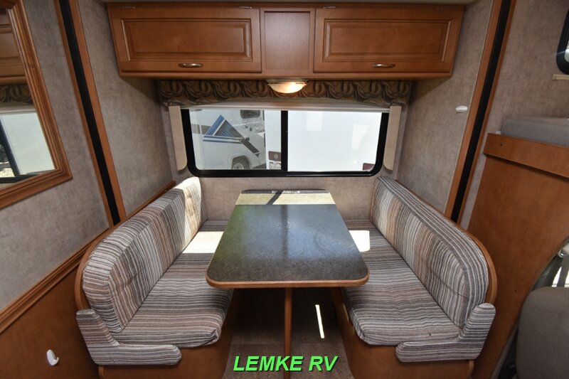 2014 Winnebago Minnie Winnie 27Q   - Photo 13 - Rocklin, CA 95677