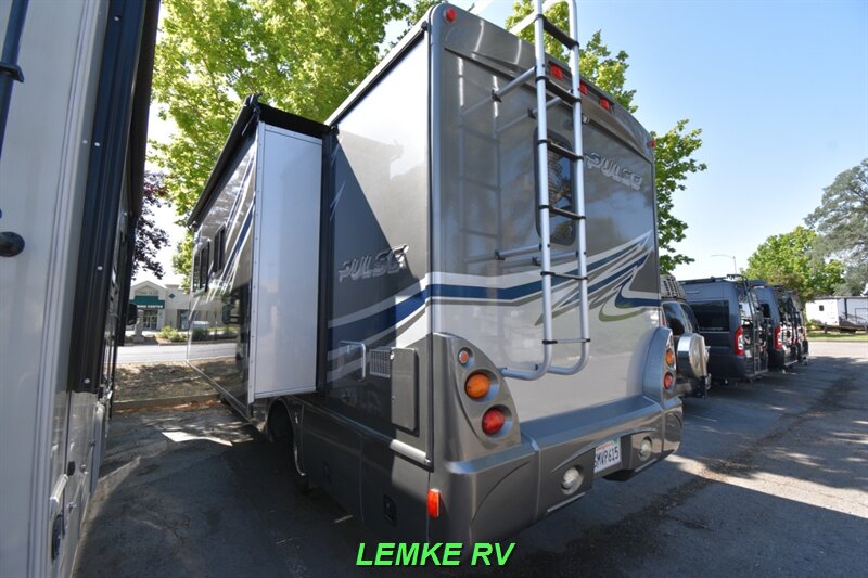 2010 Fleetwood Pulse 24A   - Photo 7 - Rocklin, CA 95677