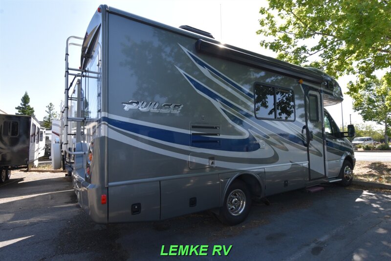 2010 Fleetwood Pulse 24A   - Photo 9 - Rocklin, CA 95677