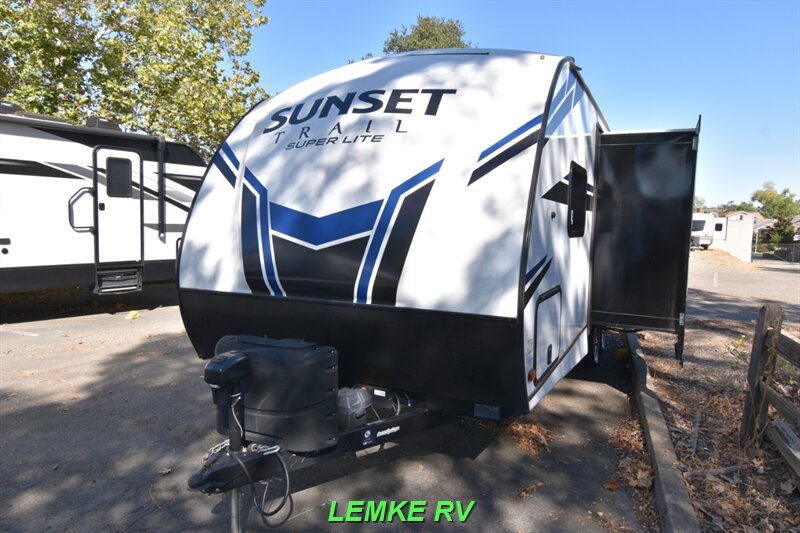 2021 CrossRoads RV Sunset Trail Super Lite 212RB   - Photo 6 - Rocklin, CA 95677