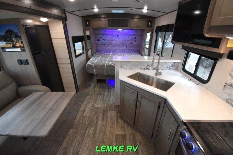 2021 Crossroads RV Sunset Trail Super Lite SS212RB   - Photo 5 - Rocklin, CA 95677