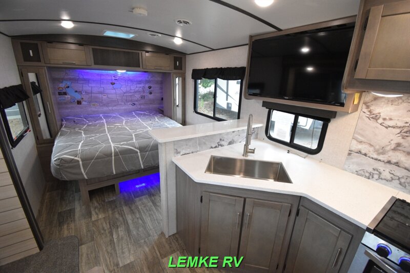 2021 CrossRoads RV Sunset Trail Super Lite 212RB   - Photo 17 - Rocklin, CA 95677