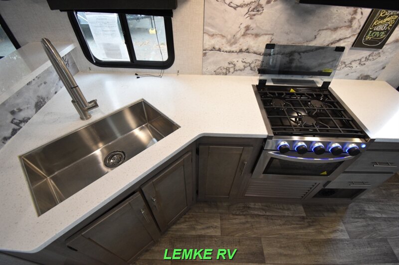 2021 CrossRoads RV Sunset Trail Super Lite 212RB   - Photo 15 - Rocklin, CA 95677