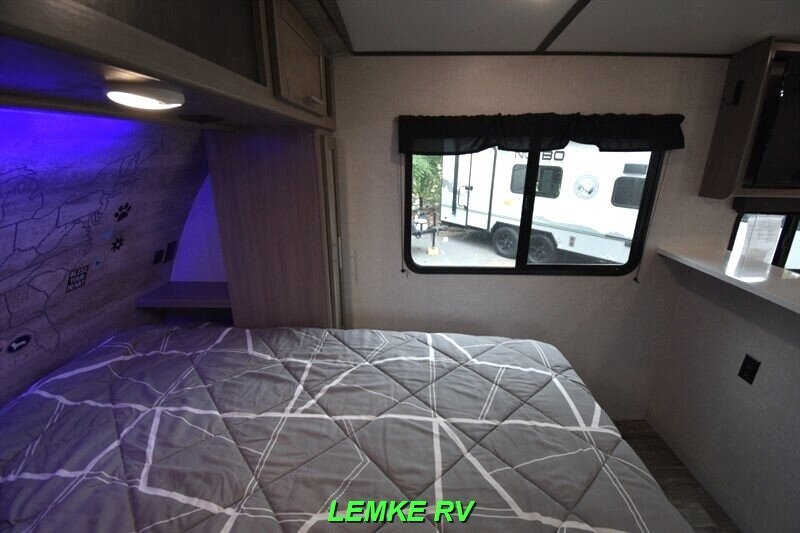 2021 Crossroads RV Sunset Trail Super Lite SS212RB   - Photo 17 - Rocklin, CA 95677