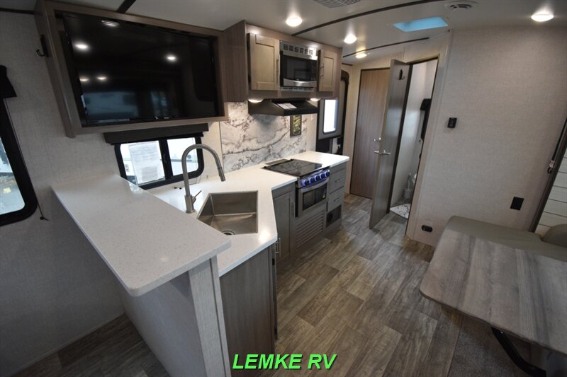 2021 CrossRoads RV Sunset Trail Super Lite 212RB   - Photo 12 - Rocklin, CA 95677