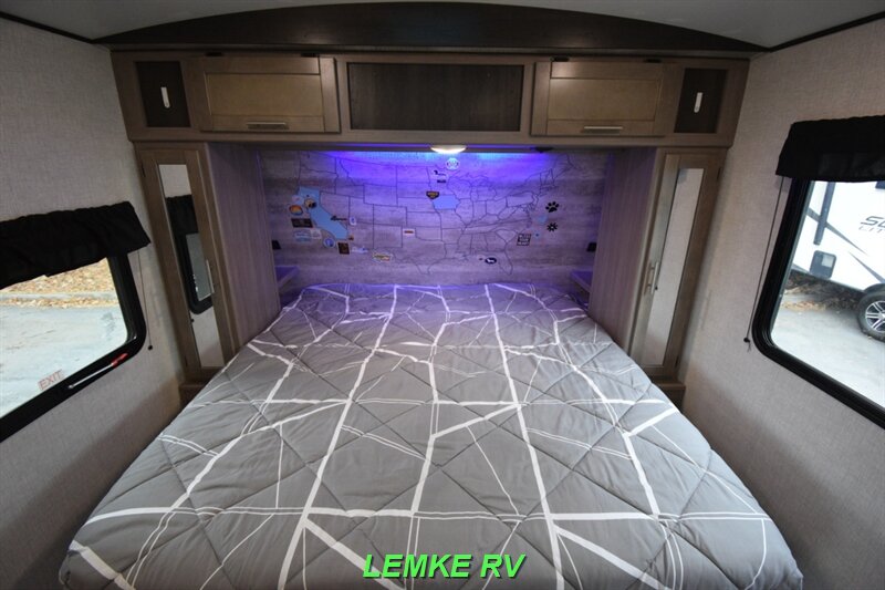 2021 CrossRoads RV Sunset Trail Super Lite 212RB   - Photo 19 - Rocklin, CA 95677
