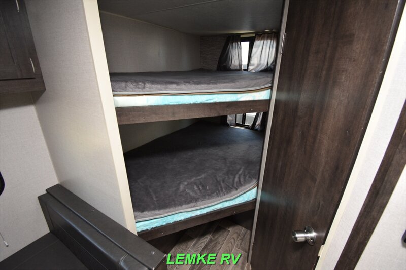 2020 K-Z RV Sportsmen LE 261BHKLE   - Photo 17 - Rocklin, CA 95677
