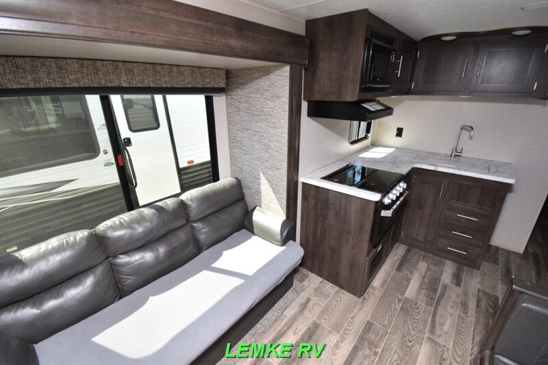2020 K-Z RV Sportsmen LE 261BHKLE   - Photo 13 - Rocklin, CA 95677