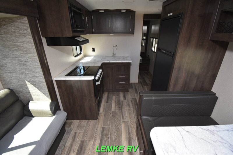 2020 K-Z RV Sportsmen LE 261BHKLE   - Photo 5 - Rocklin, CA 95677