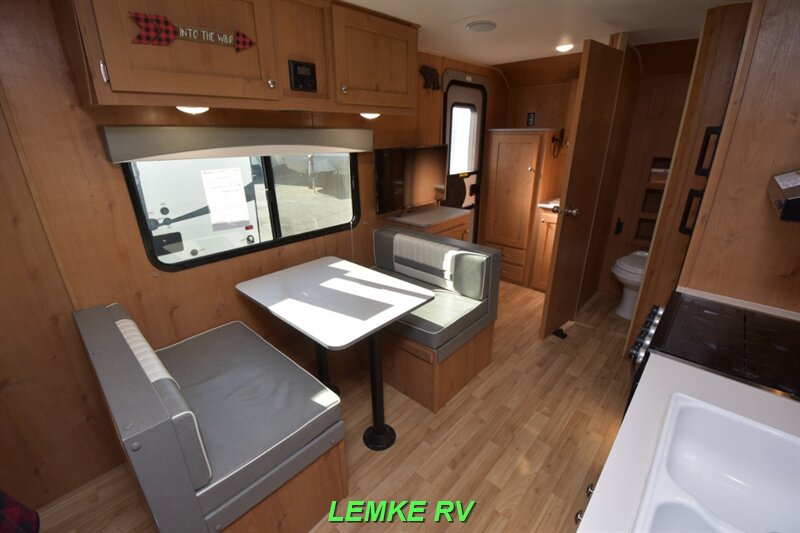 2020 Riverside RV Retro 189R   - Photo 14 - Rocklin, CA 95677