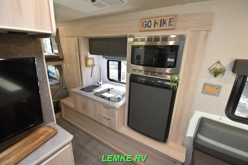 2022 Winnebago Hike H172BH   - Photo 12 - Rocklin, CA 95677