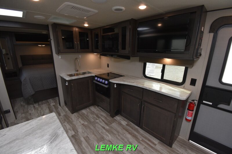 2021 Grand Design Transcend Xplor 221RB   - Photo 18 - Rocklin, CA 95677