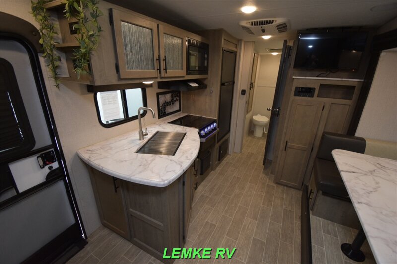 2021 Venture RV Sonic 220VRB   - Photo 15 - Rocklin, CA 95677
